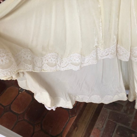 Vintage Silk & Velvet Wedding Dress Pearl & Lace - Picture 8 of 9